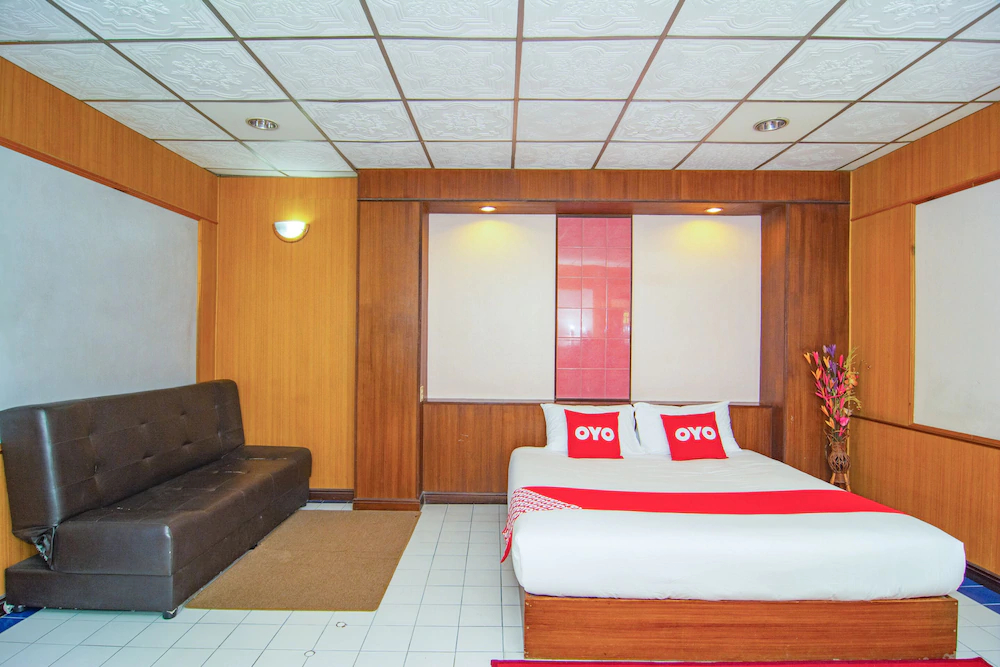 Phasuk Hotel by OYO Rooms