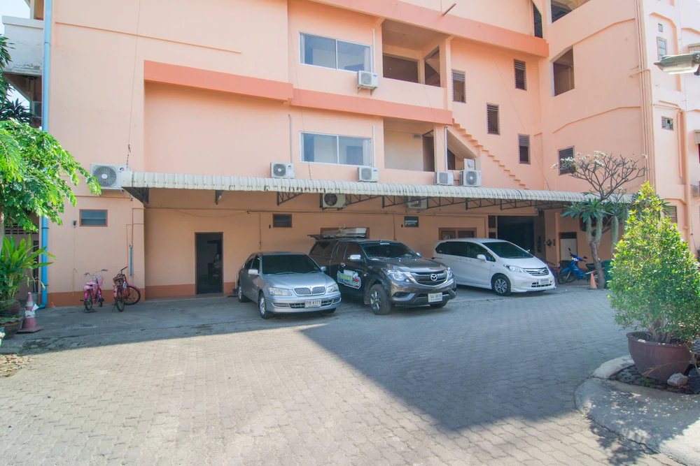 Phasuk Hotel by OYO Rooms