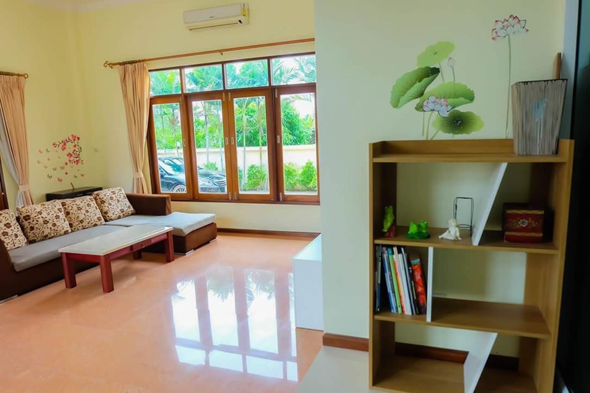 Tansita House