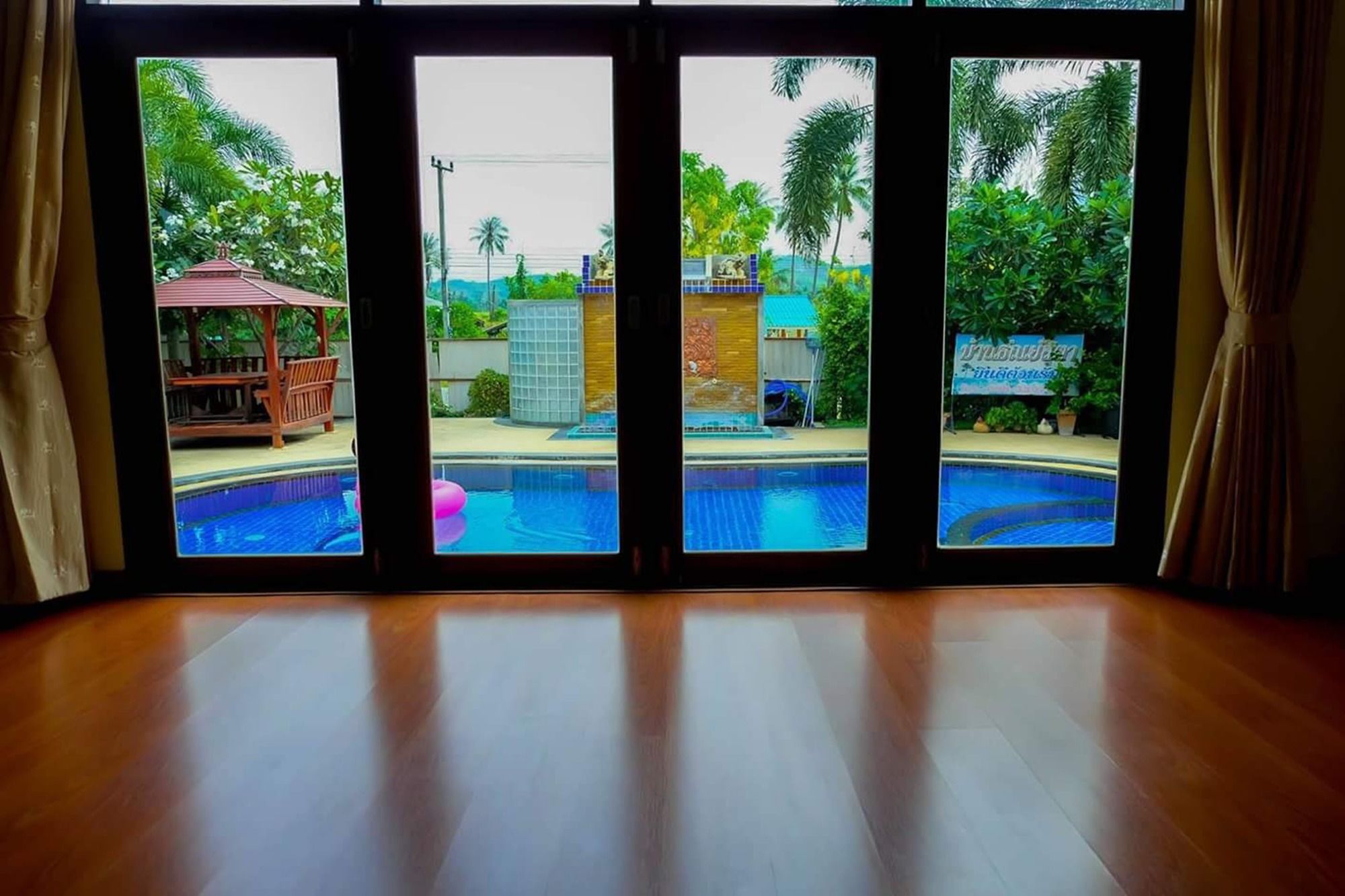 Tansita House