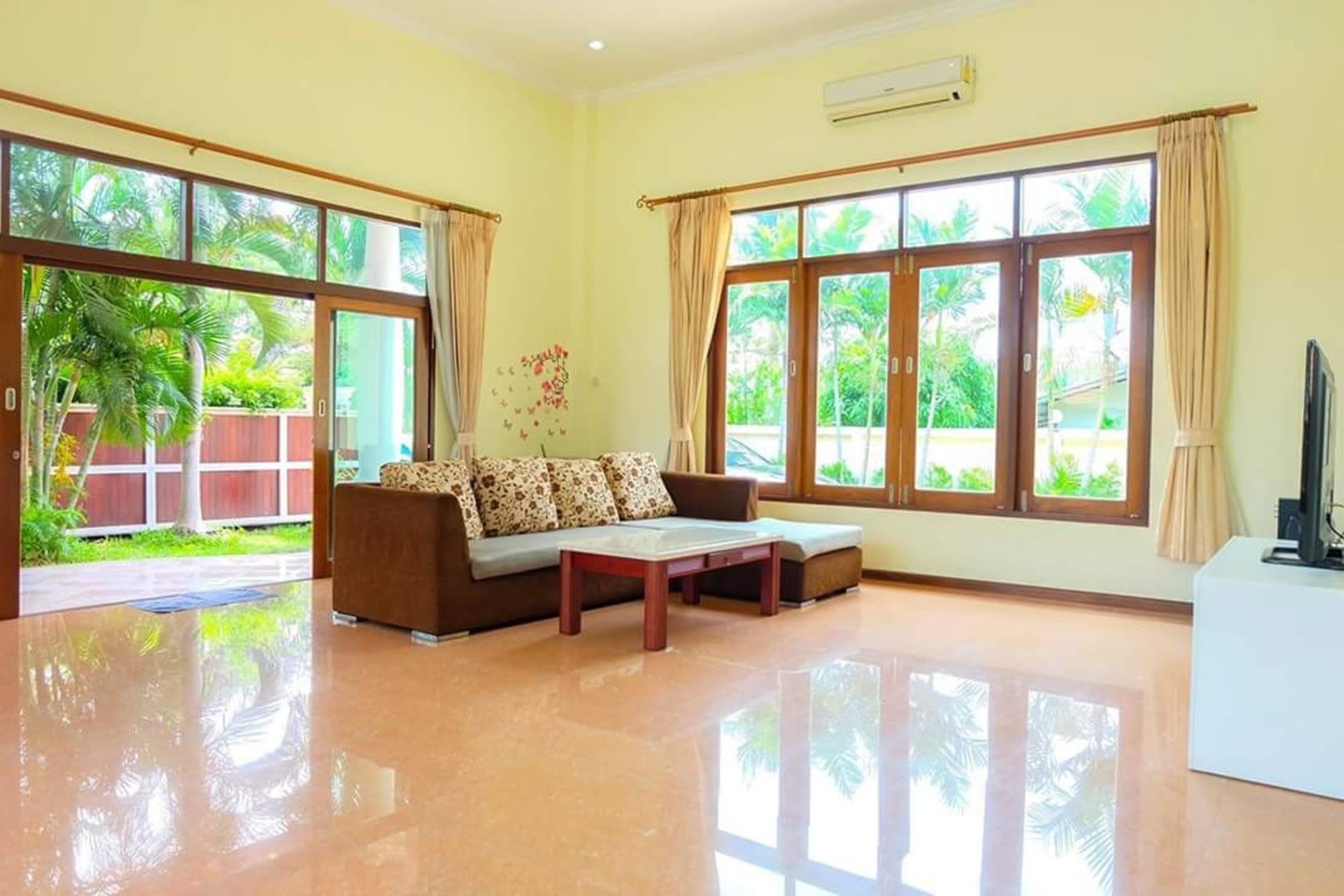 Tansita House
