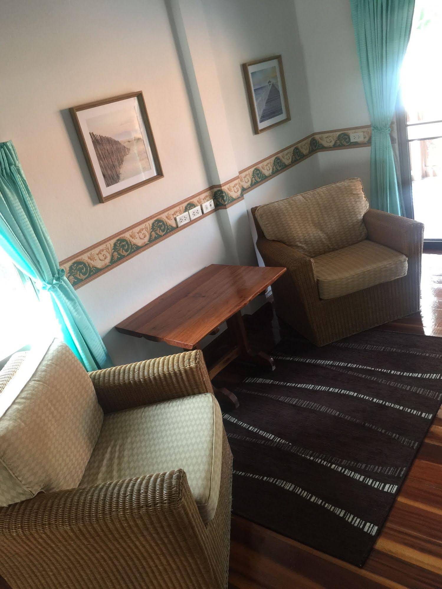 Lyndale Lodge