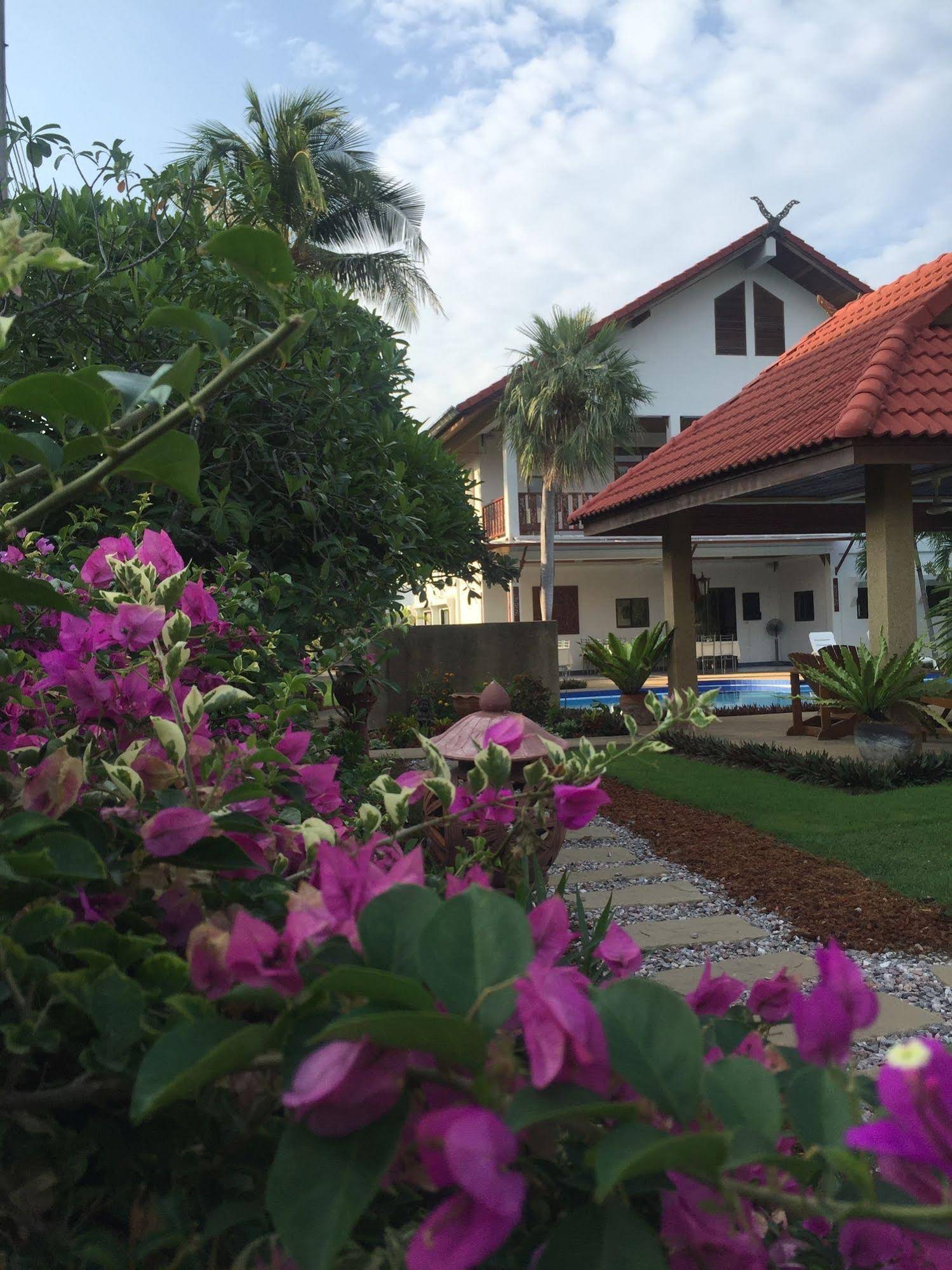 Lyndale Lodge