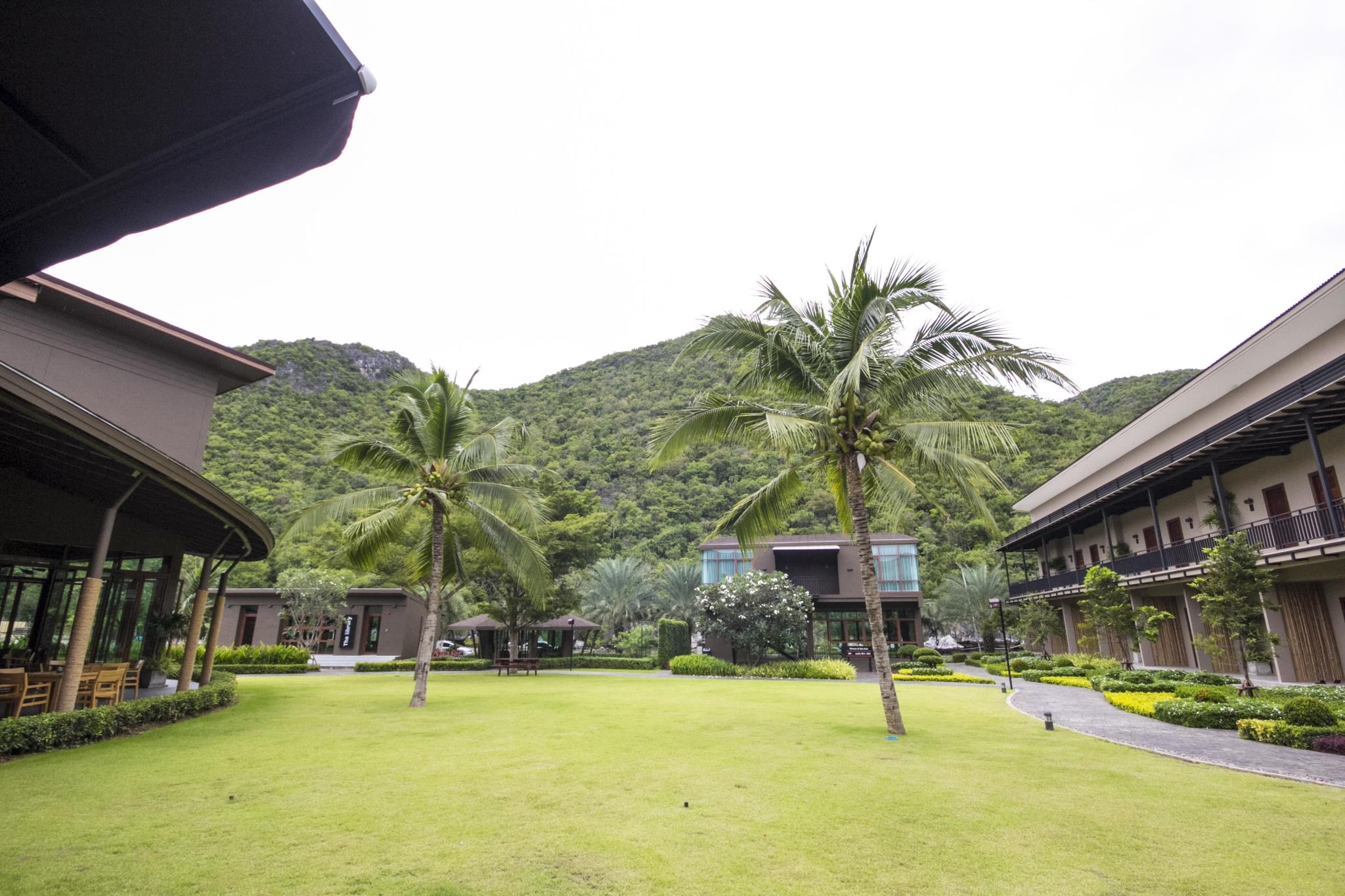 La Isla Pranburi Beach Resort