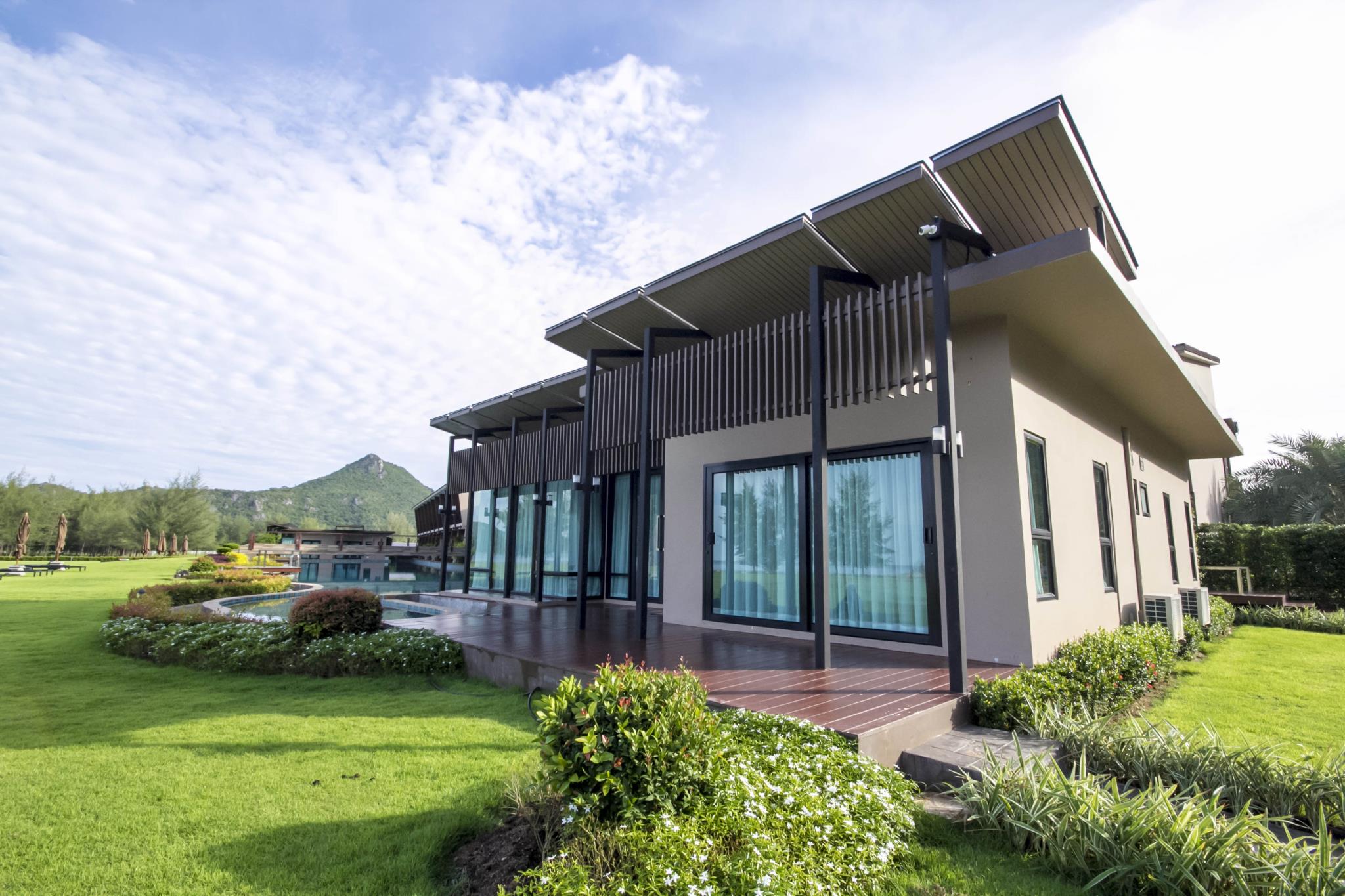 La Isla Pranburi Beach Resort