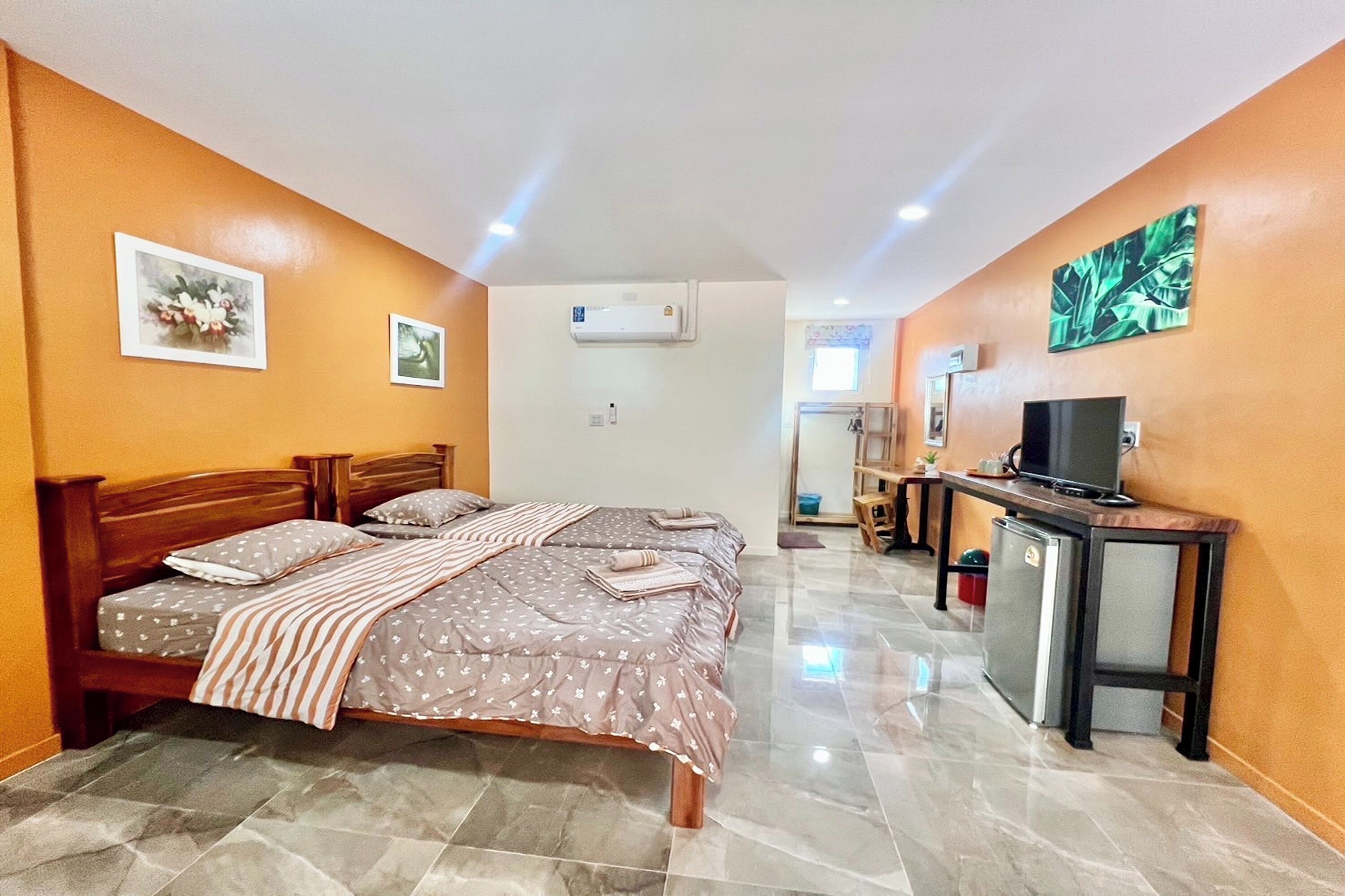 Koon Hom Apartment