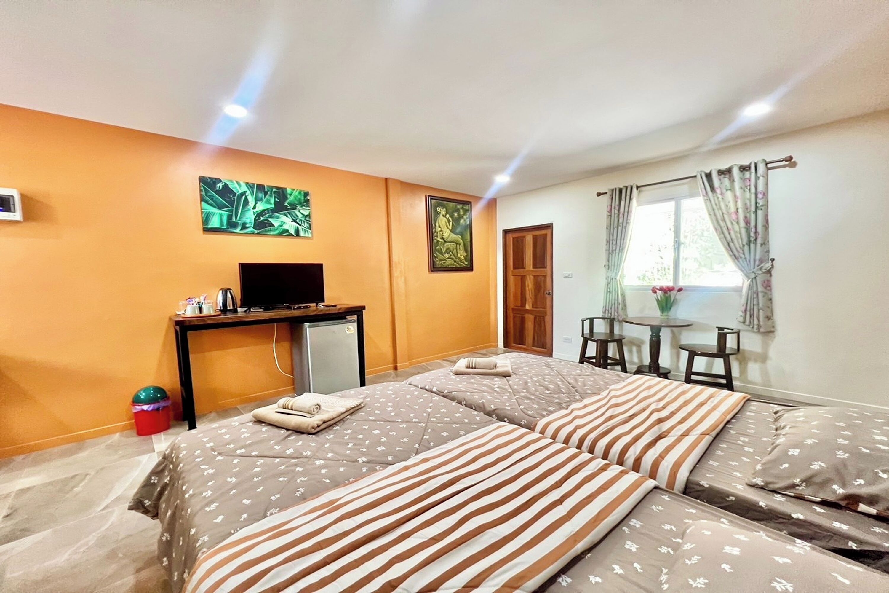 Koon Hom Apartment