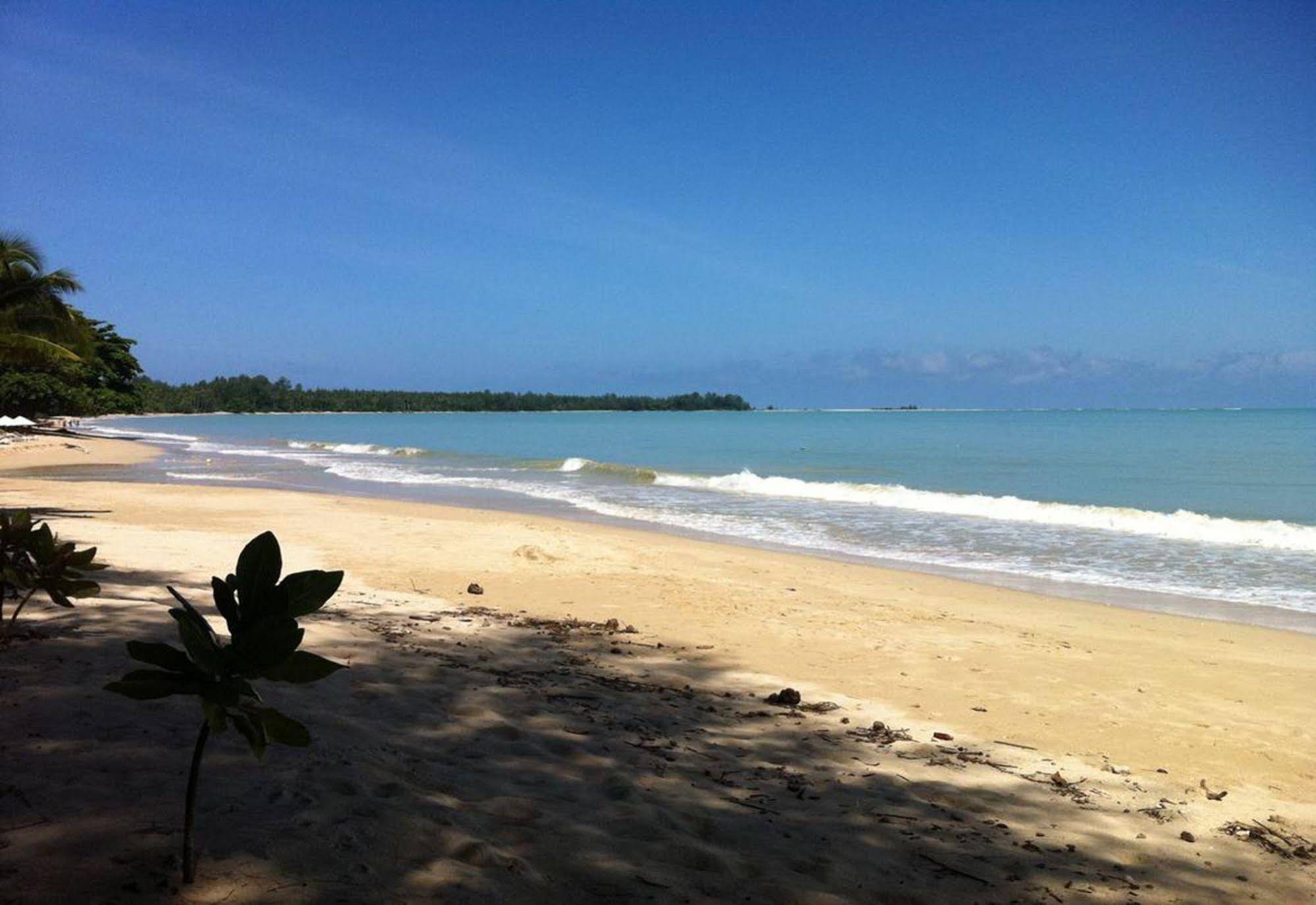 Ao Thong Beach Bungalows & Restaurant