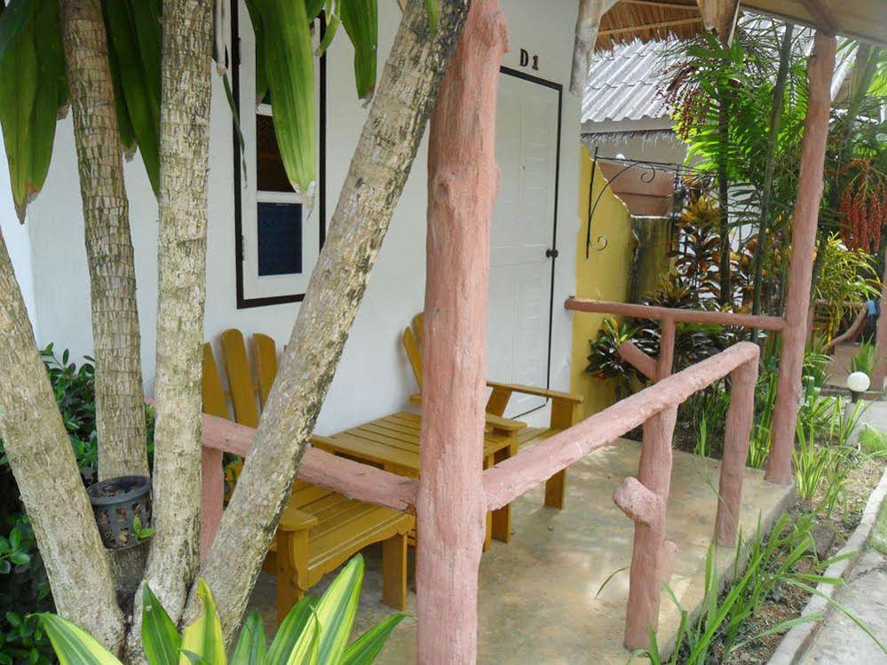 Khaolak Banana Bungalow