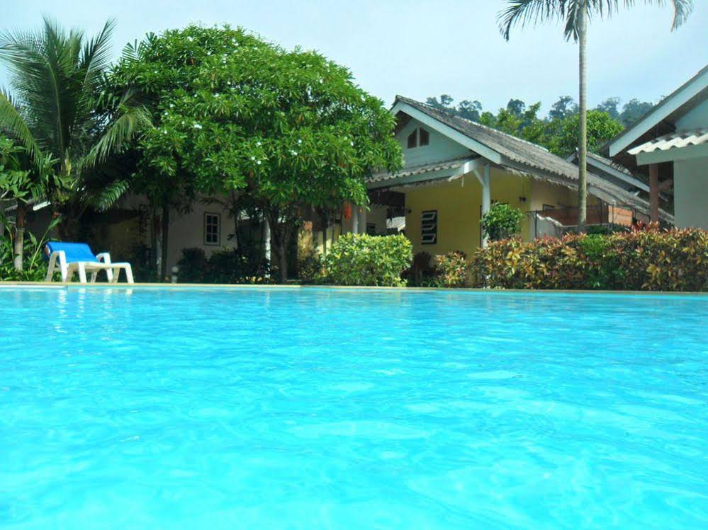 Khaolak Banana Bungalow