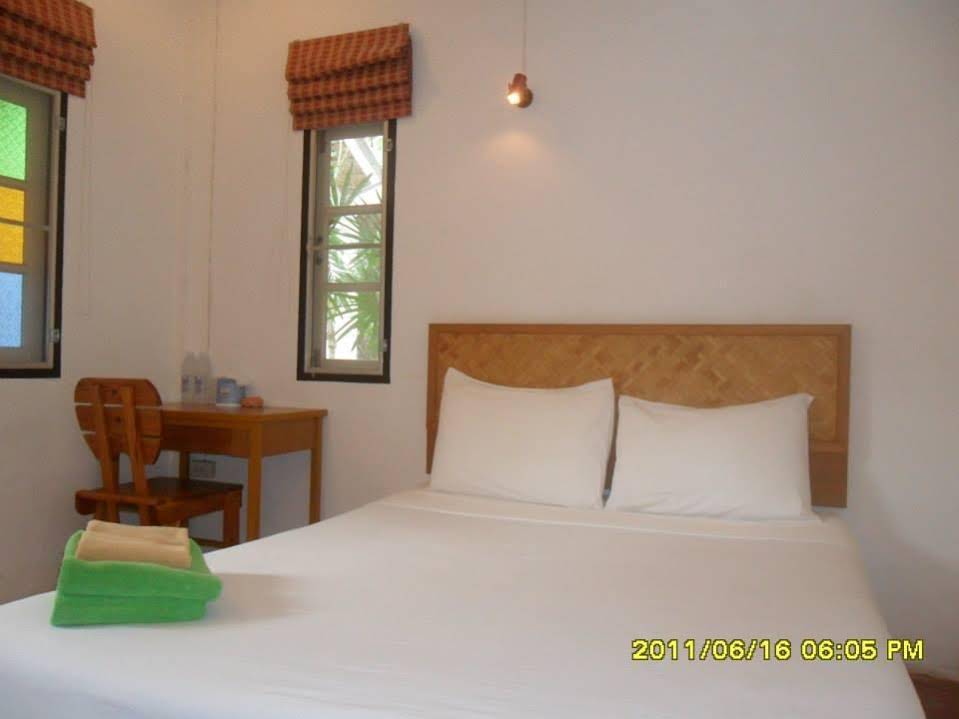 Khaolak Banana Bungalow