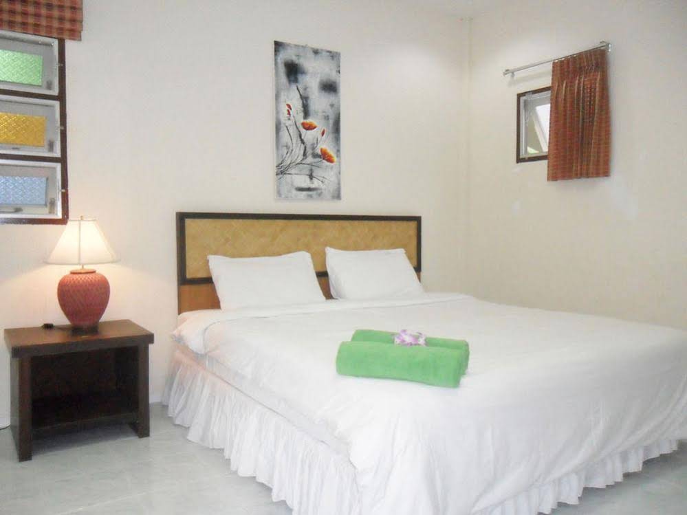 Khaolak Banana Bungalow