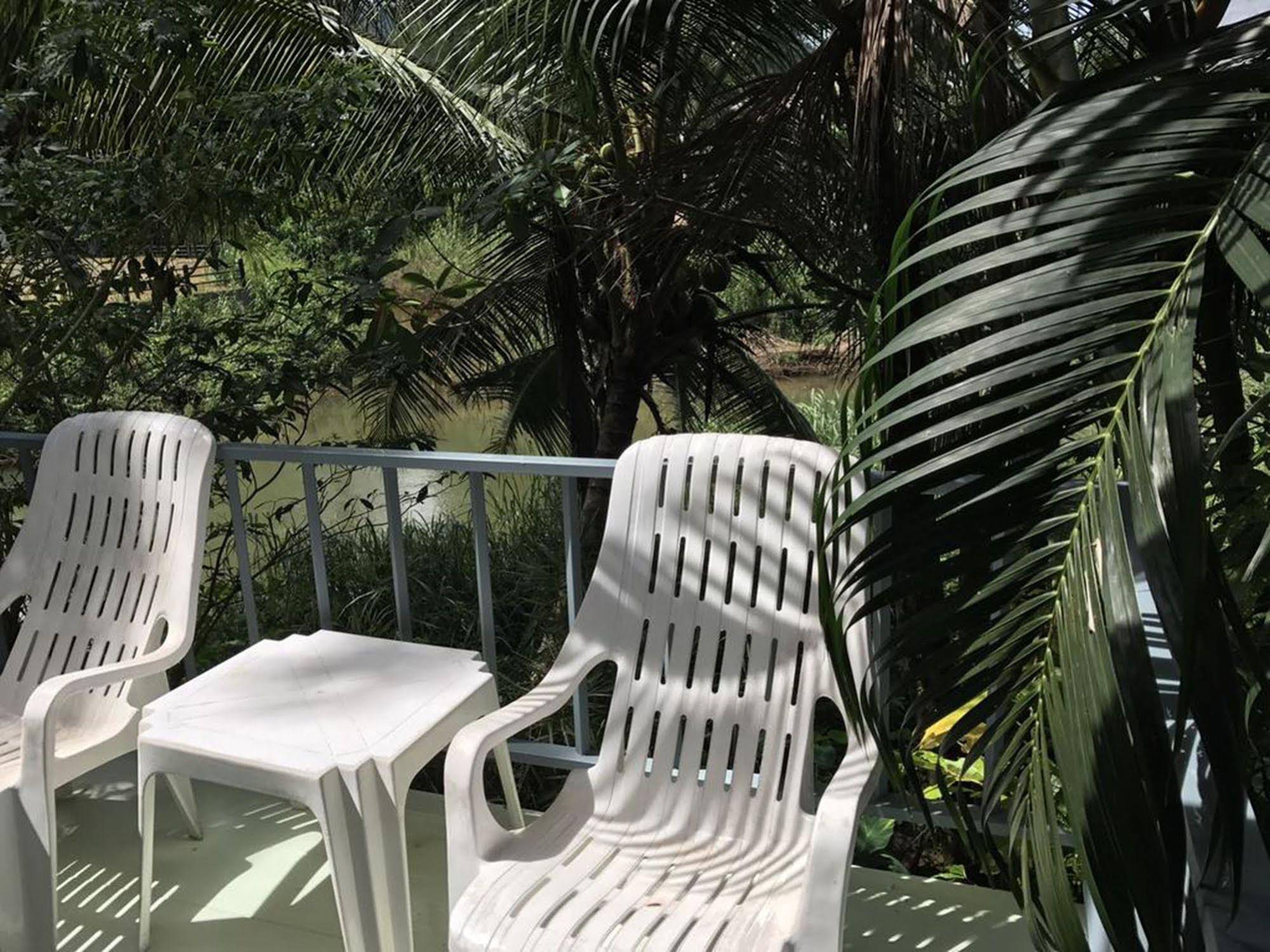 Riverside Guesthouse