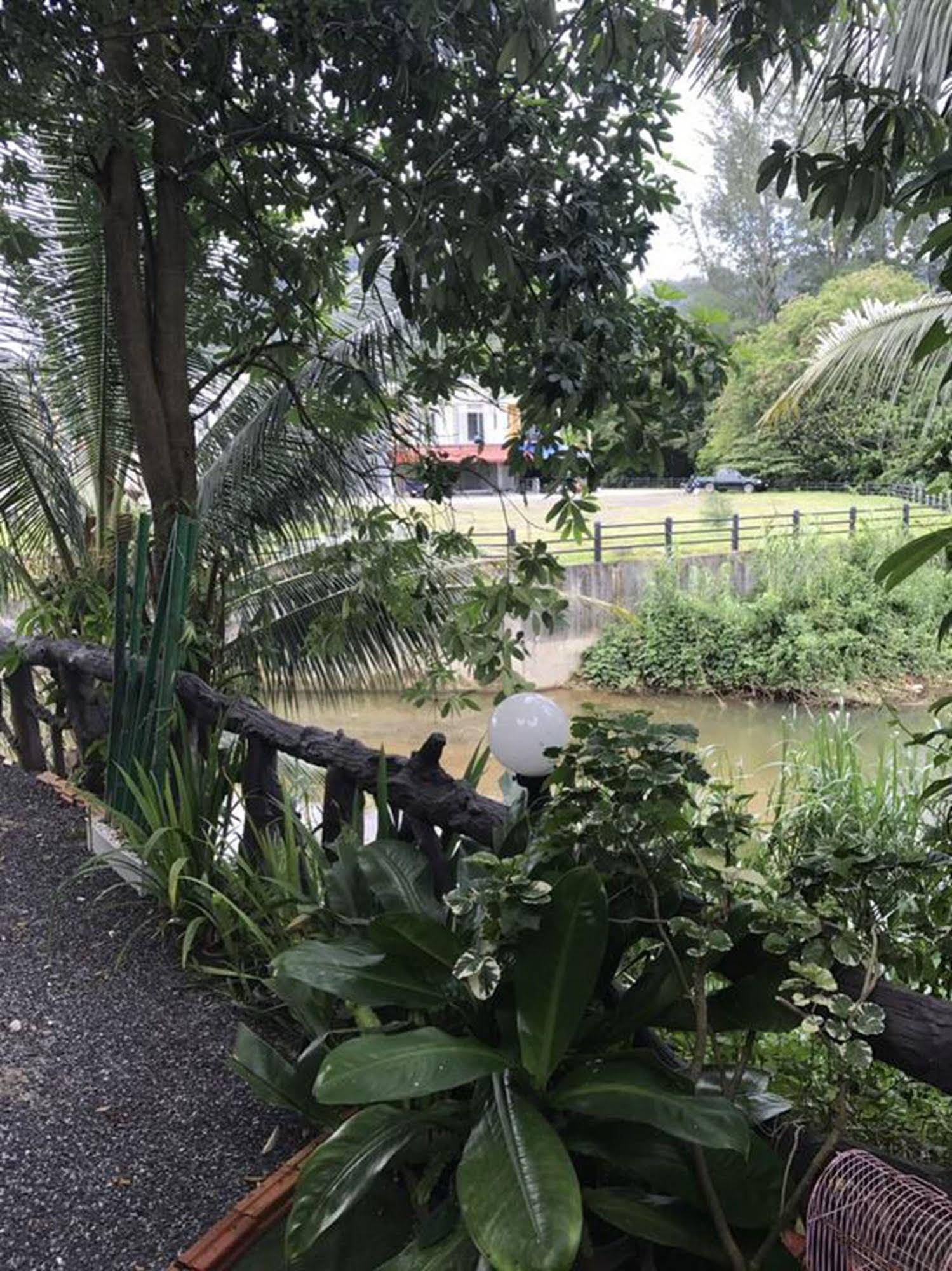 Riverside Guesthouse