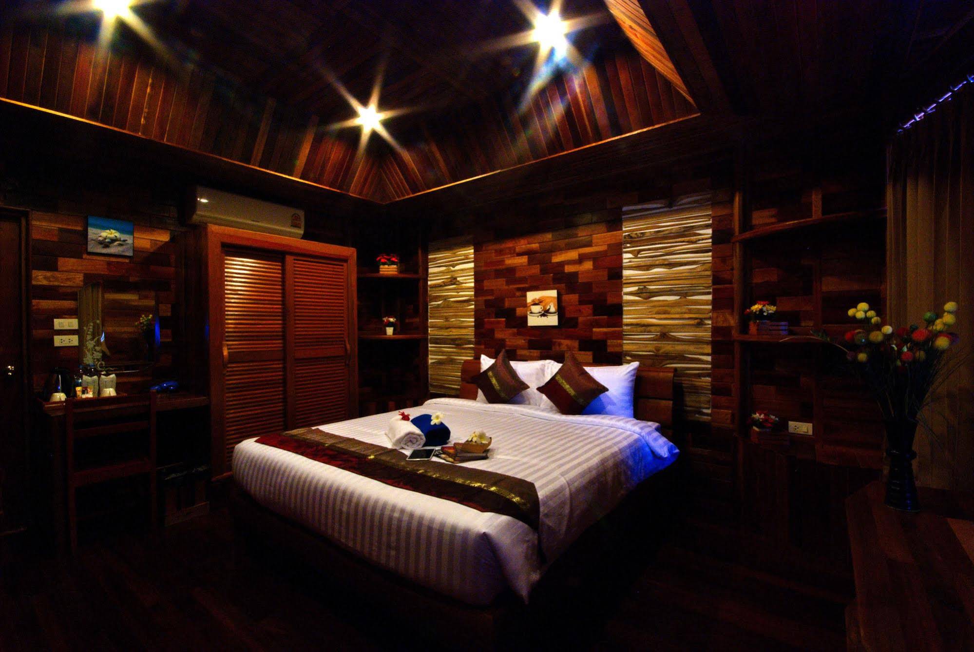 Sangsawan palace khaolak hotel