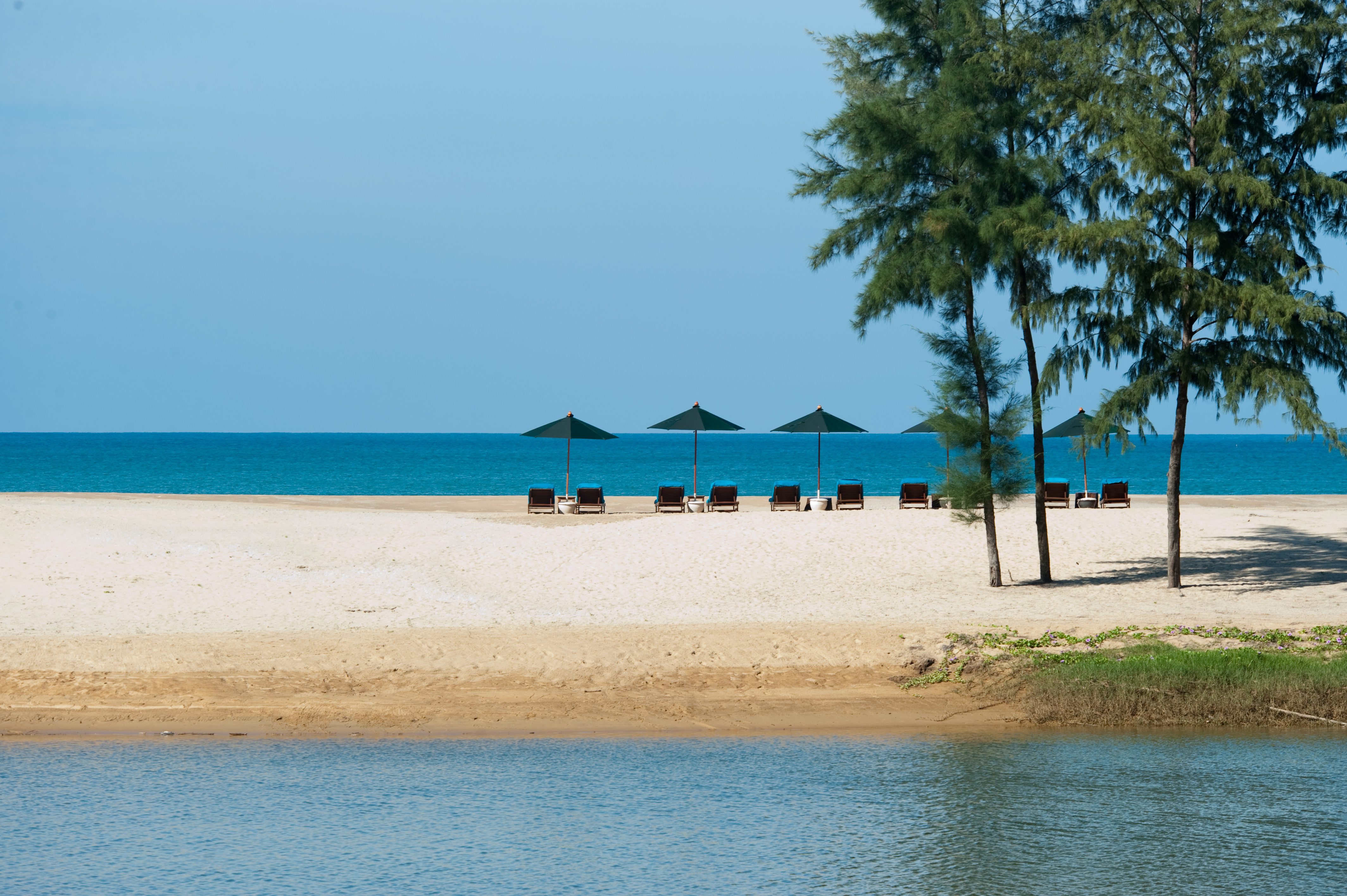 Wanakarn Beach Resort & Spa