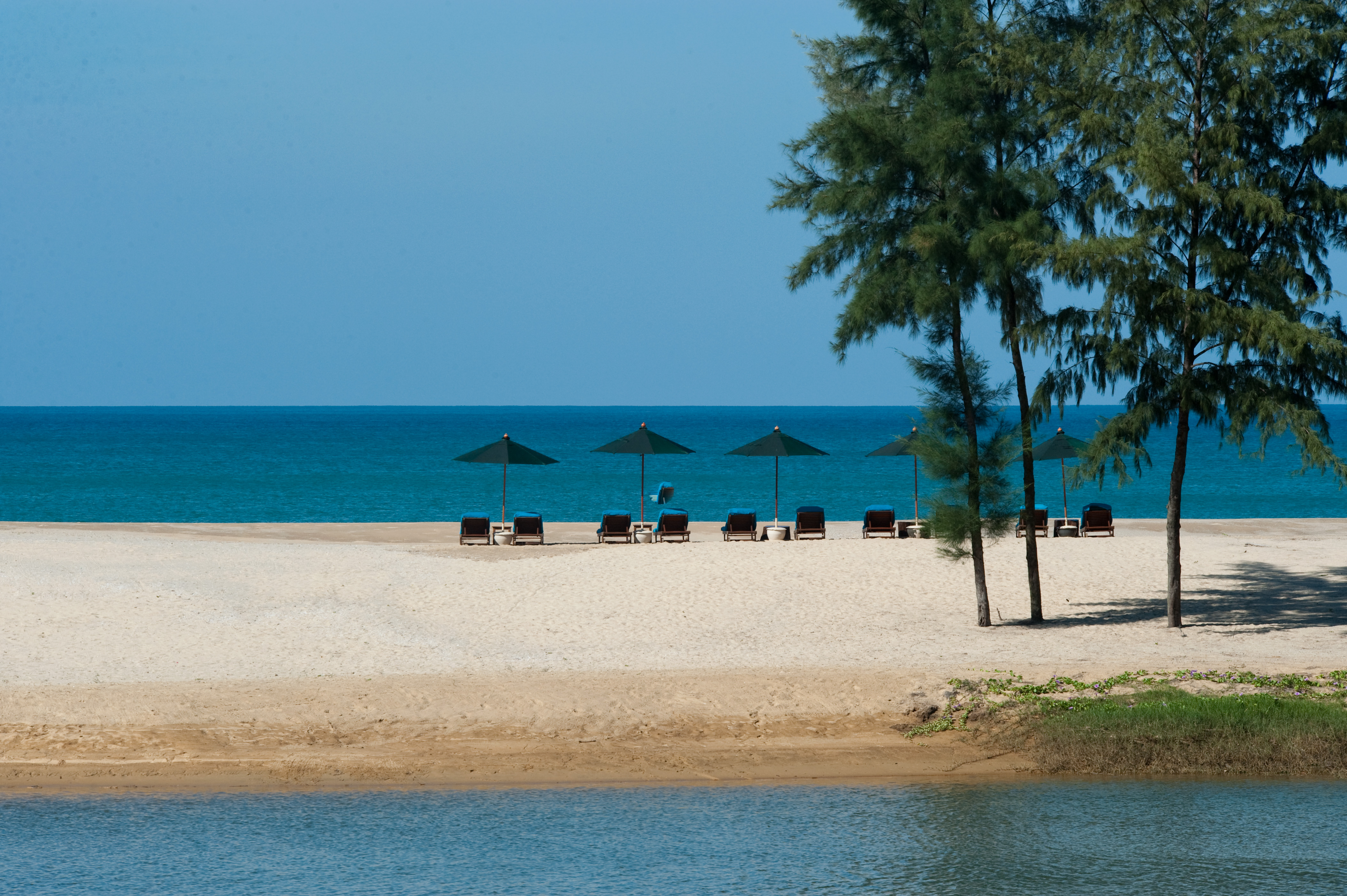 Wanakarn Beach Resort & Spa