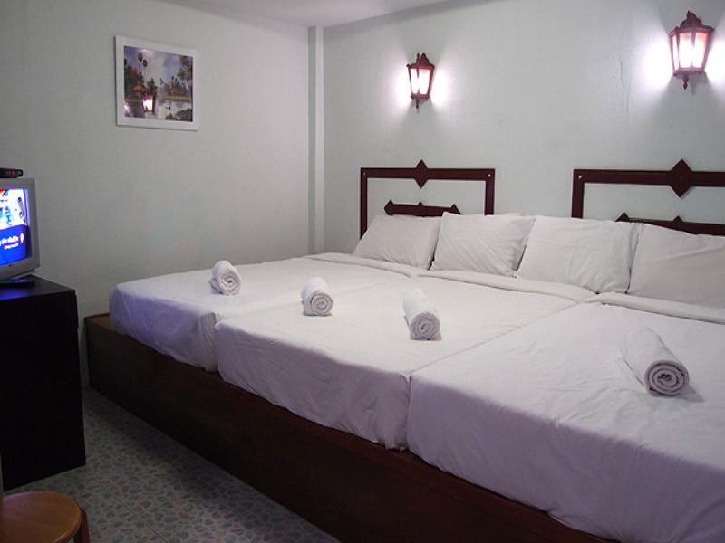 Khao Lak Traveller Lodge