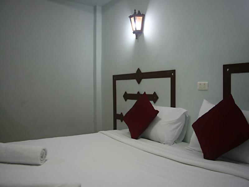 Khao Lak Traveller Lodge