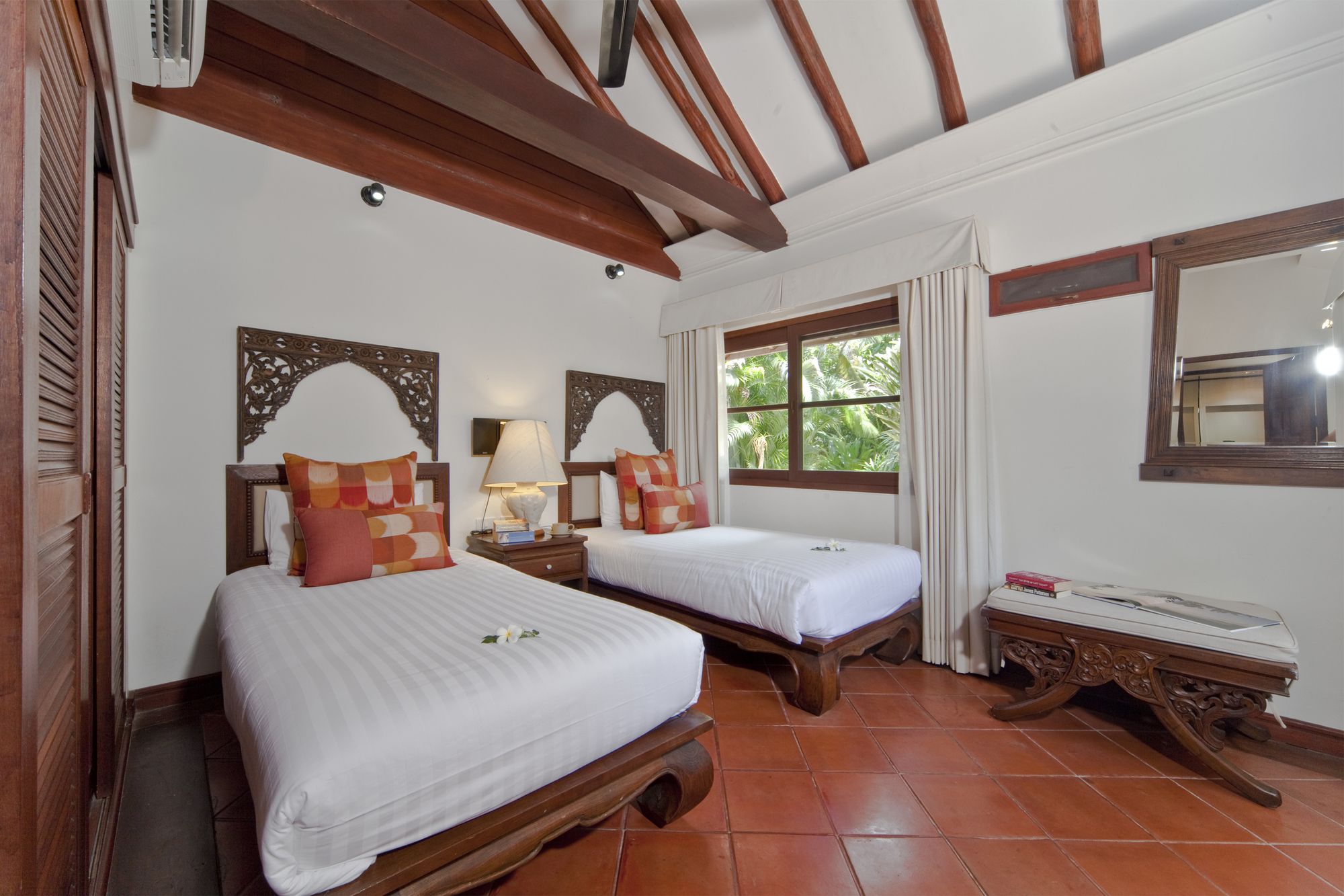 Bangrak Beachfront Villa