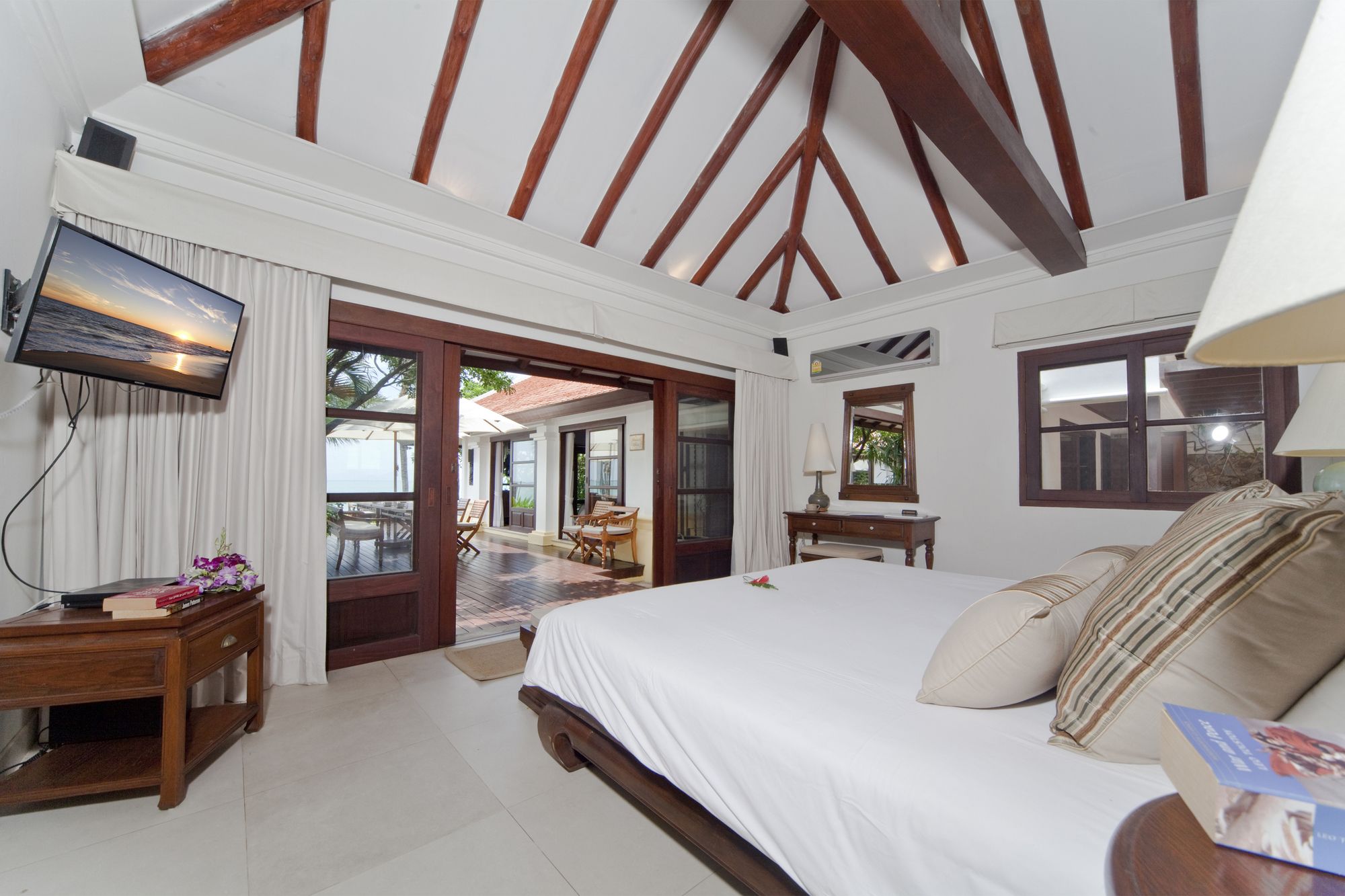 Bangrak Beachfront Villa
