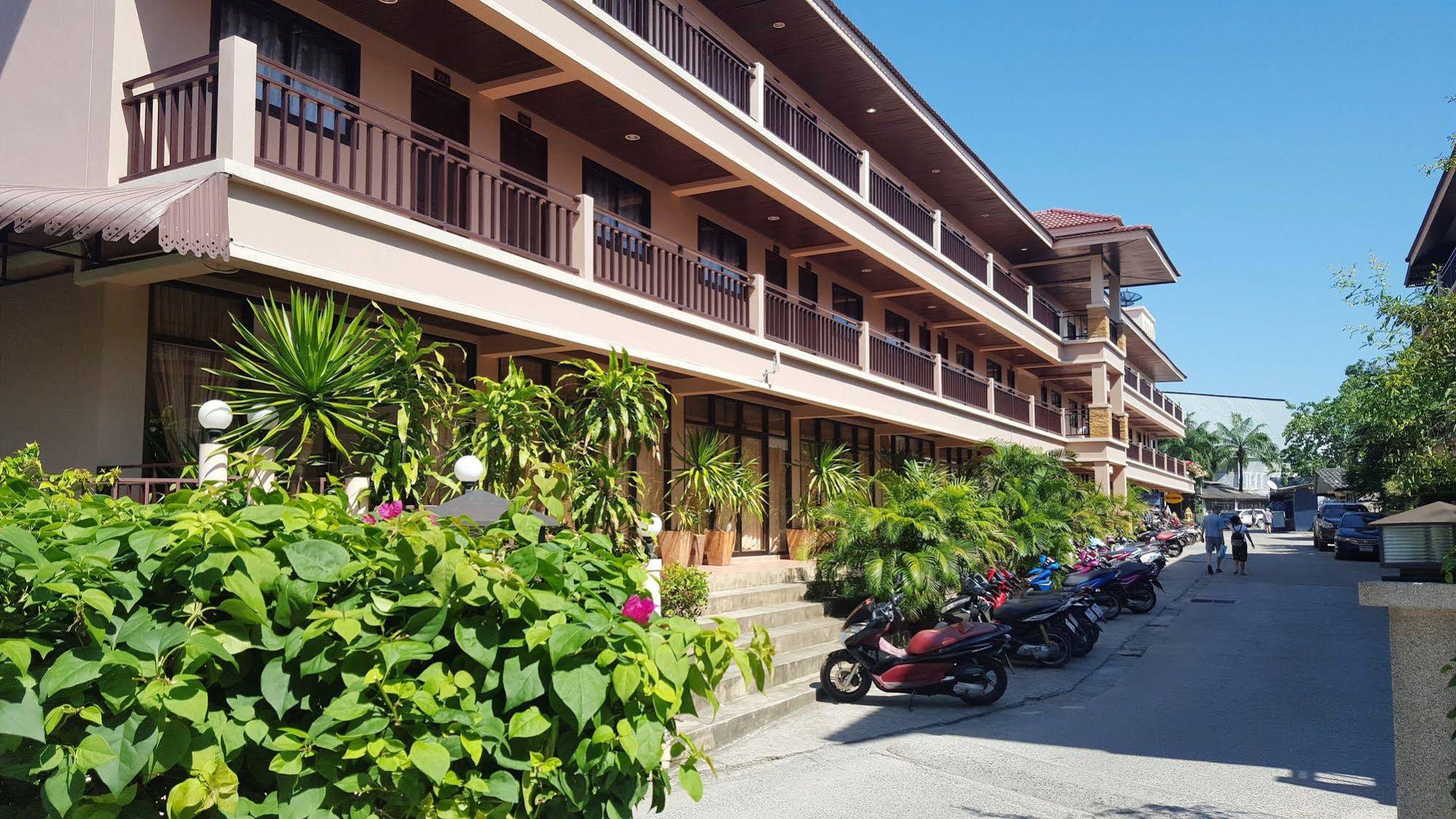 Panupong Hotel