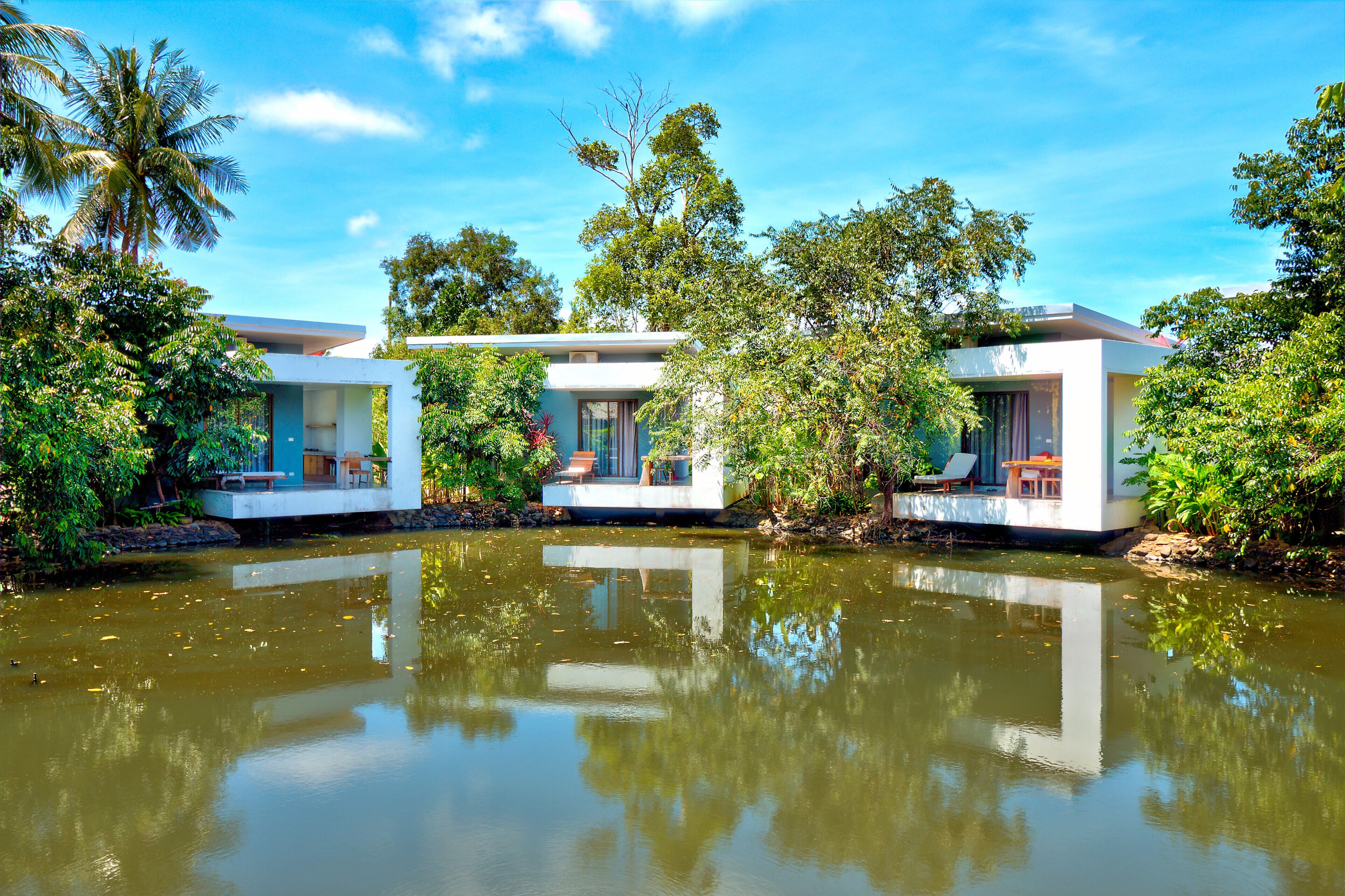 Sunny Resort Lake House