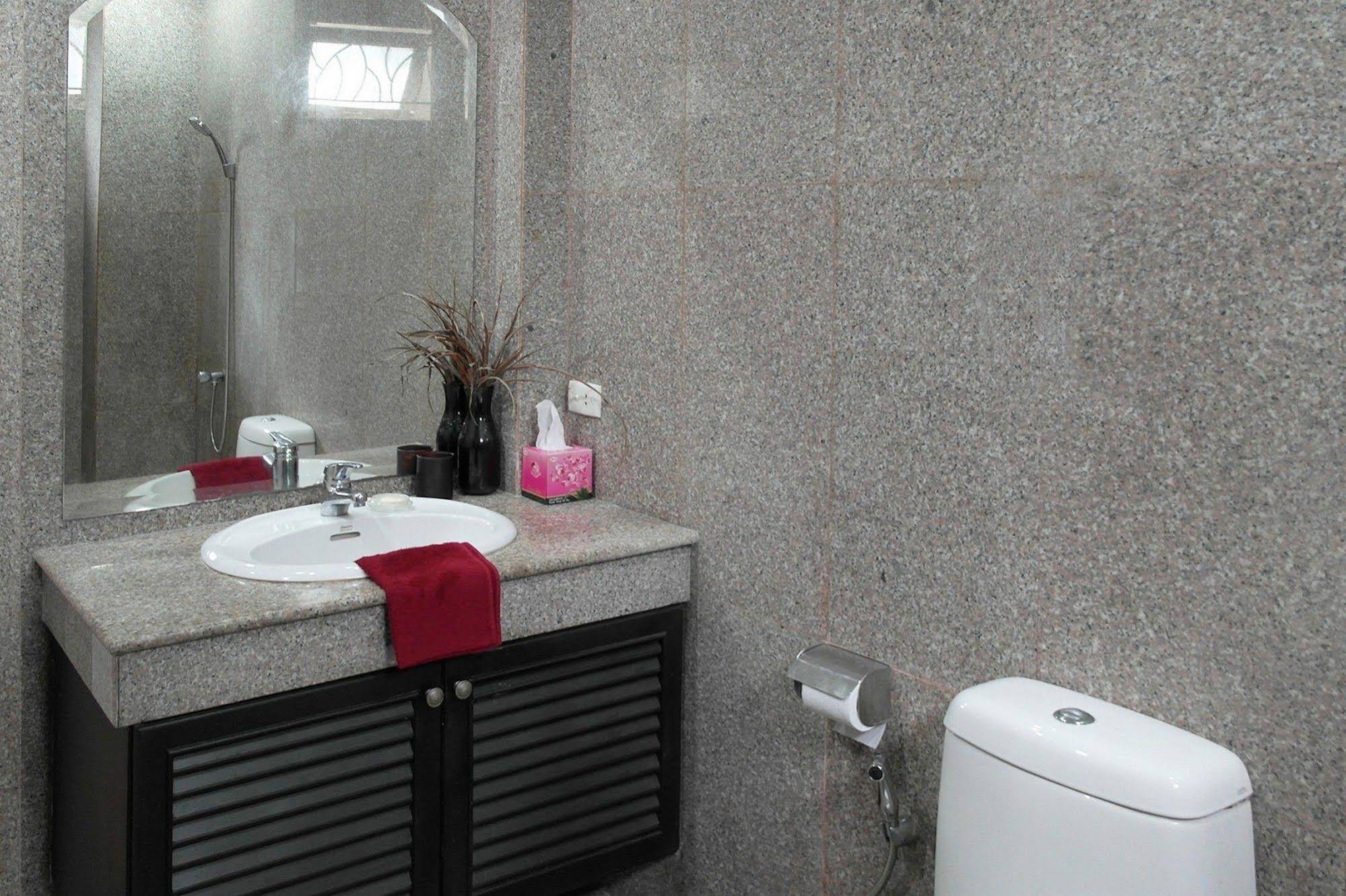 Chaweng Lakeview Residence