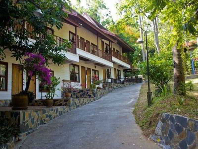 Reuanthai Village