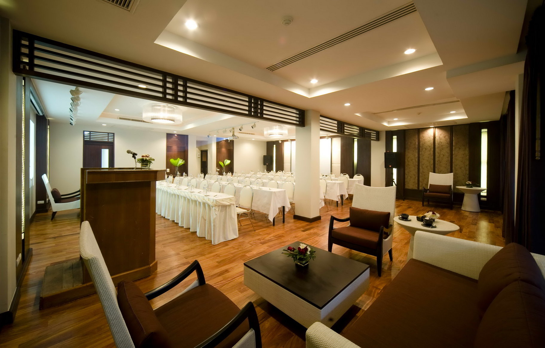 Sareeraya Villas & Suites