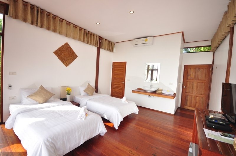 AmaresA Resort & Skybar