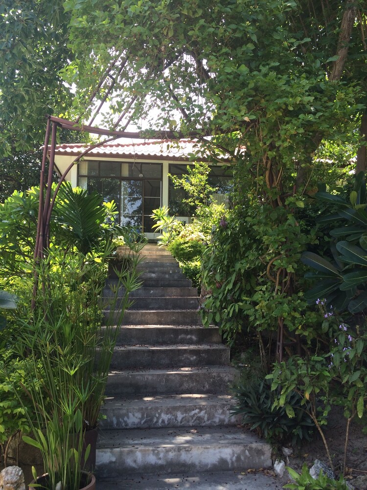 Baan Leelawadee