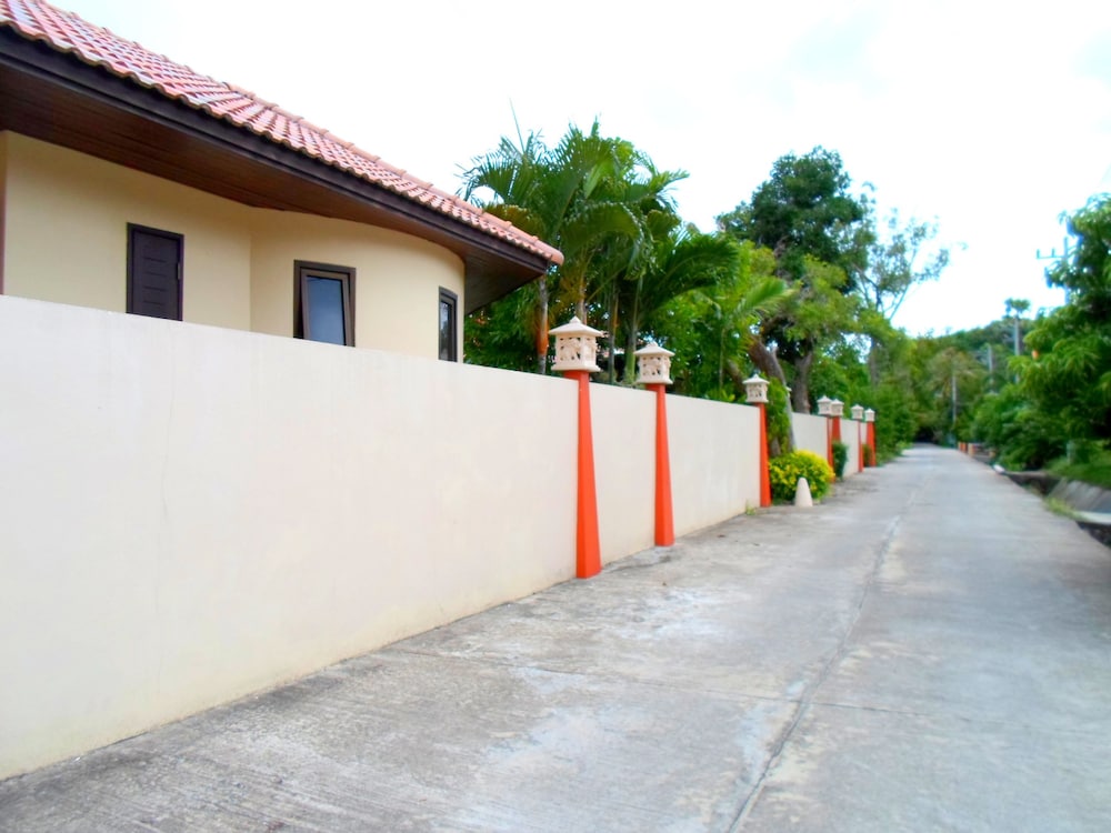 Baan Tropicana