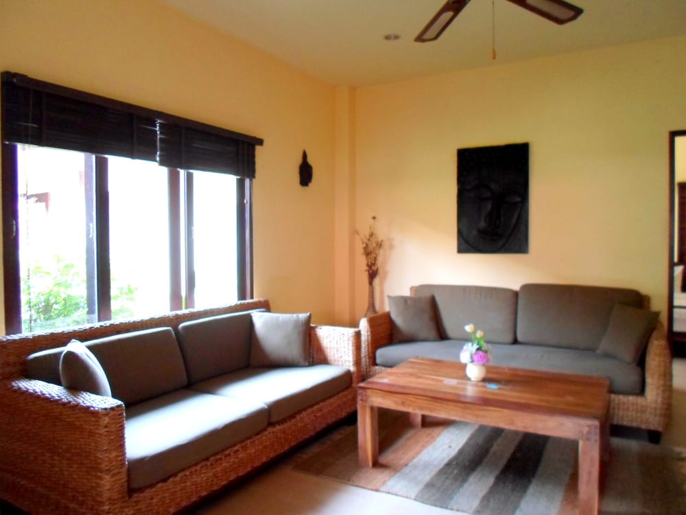 Baan Tropicana