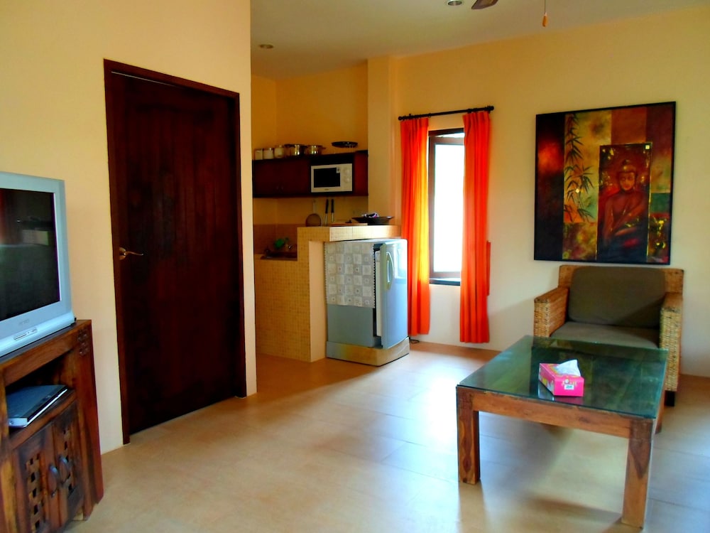 Baan Tropicana
