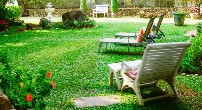 Banyan House Samui Bed and Breakfast