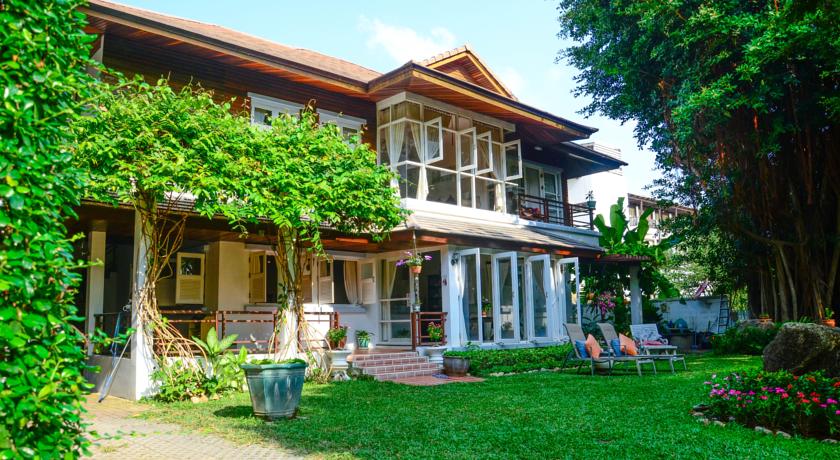Banyan House Samui Bed and Breakfast