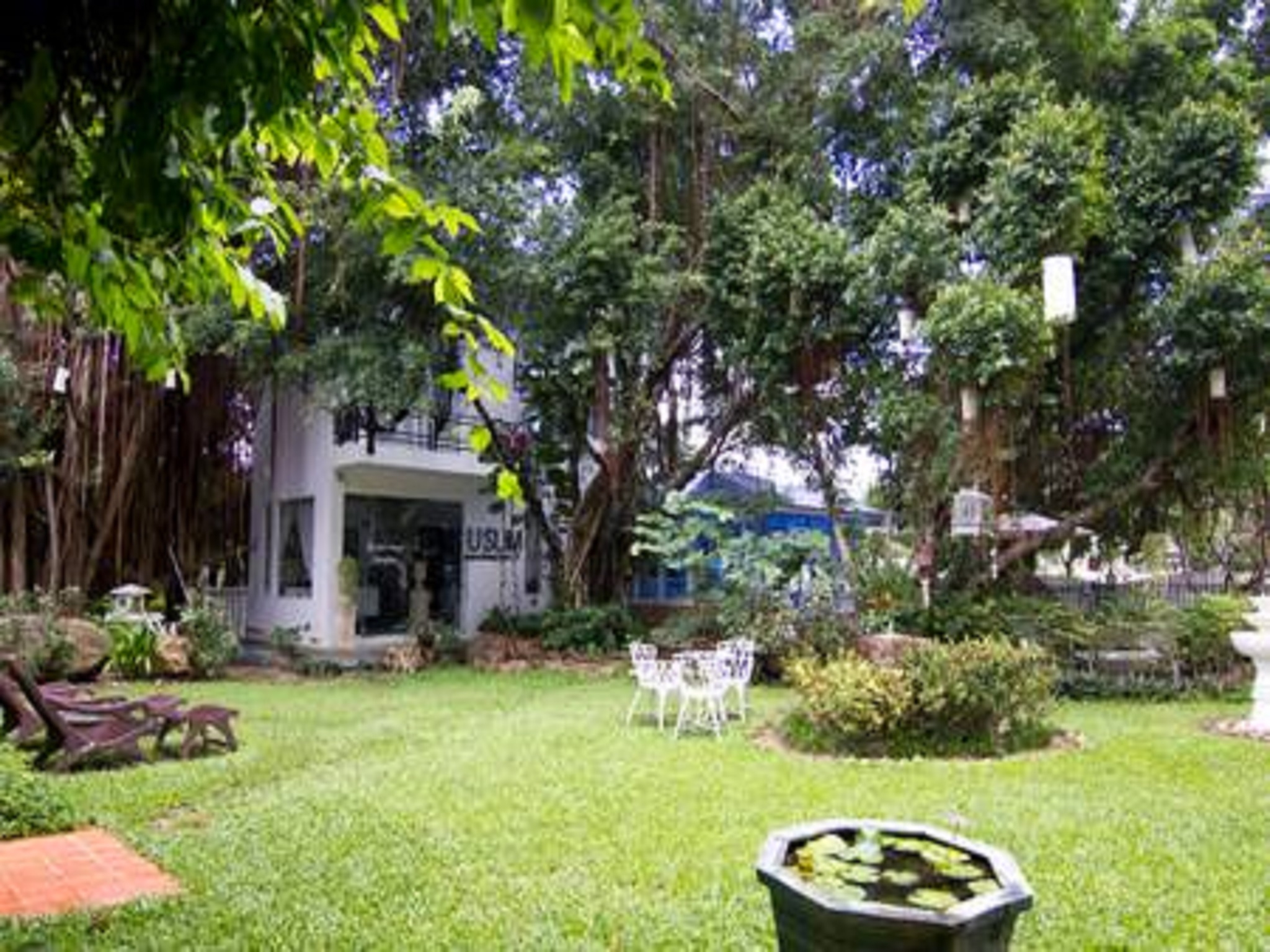 Banyan House Samui Bed and Breakfast