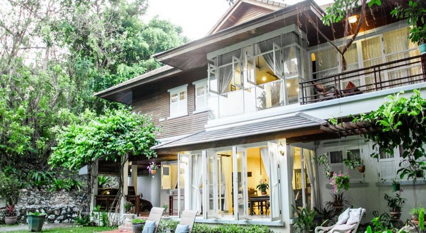 Banyan House Samui Bed and Breakfast