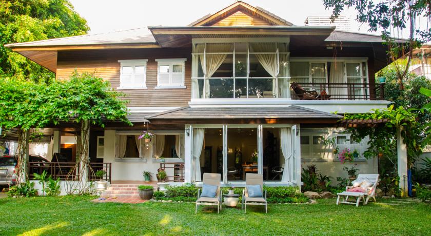 Banyan House Samui Bed and Breakfast