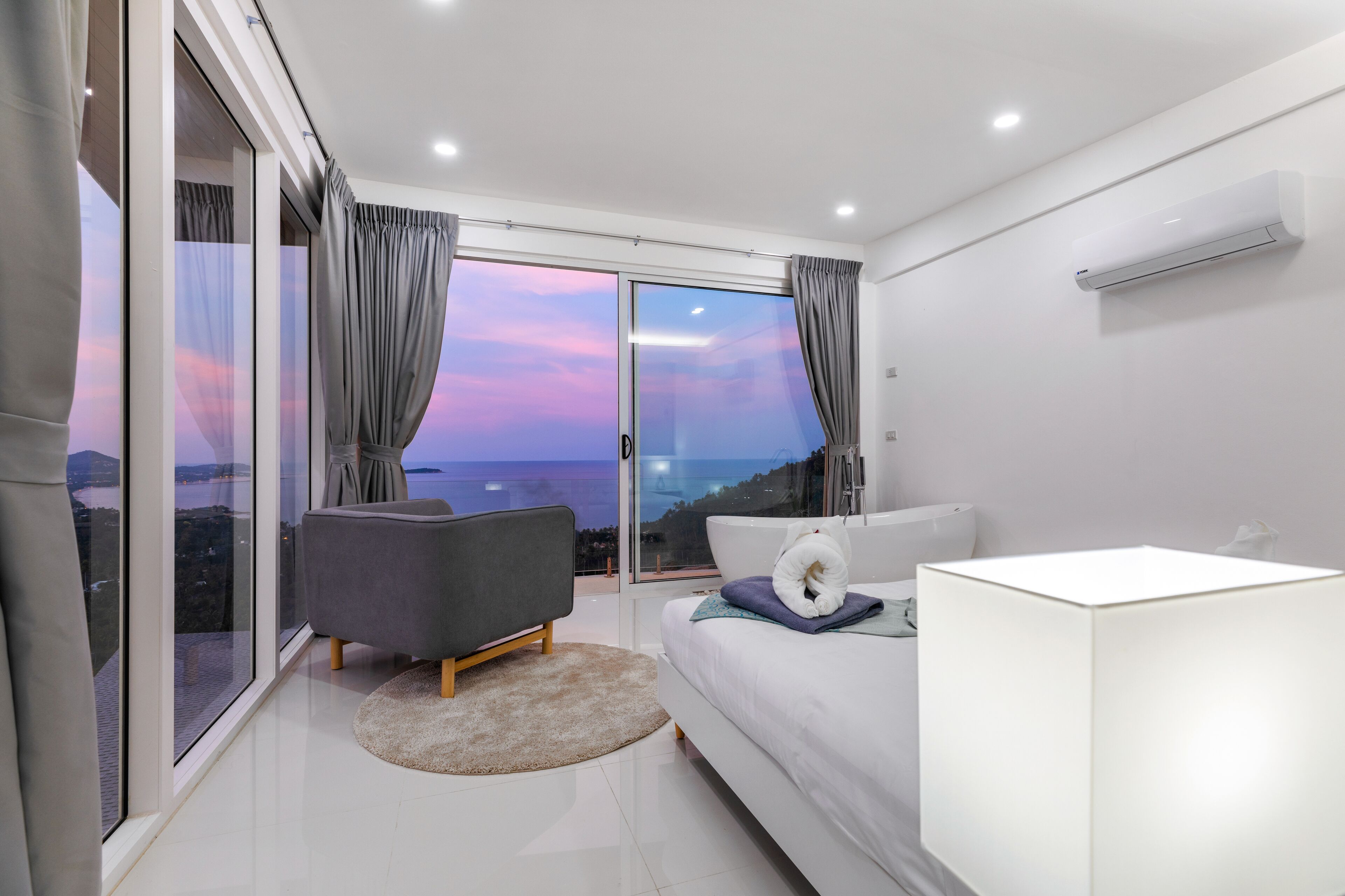 Chaweng Noi Luxury Morden Style 4-BR Dream Villa