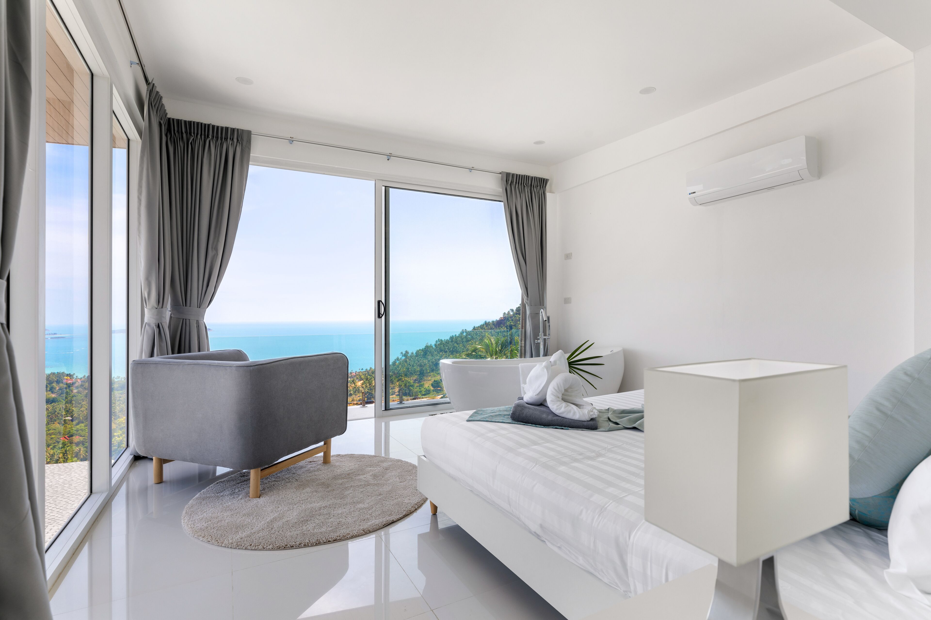 Chaweng Noi Luxury Morden Style 4-BR Dream Villa