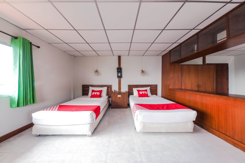 Dumrong Town Hotel by OYO Rooms