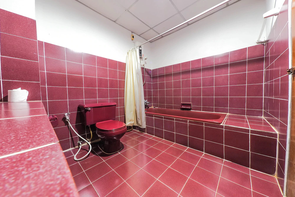 Dumrong Town Hotel by OYO Rooms