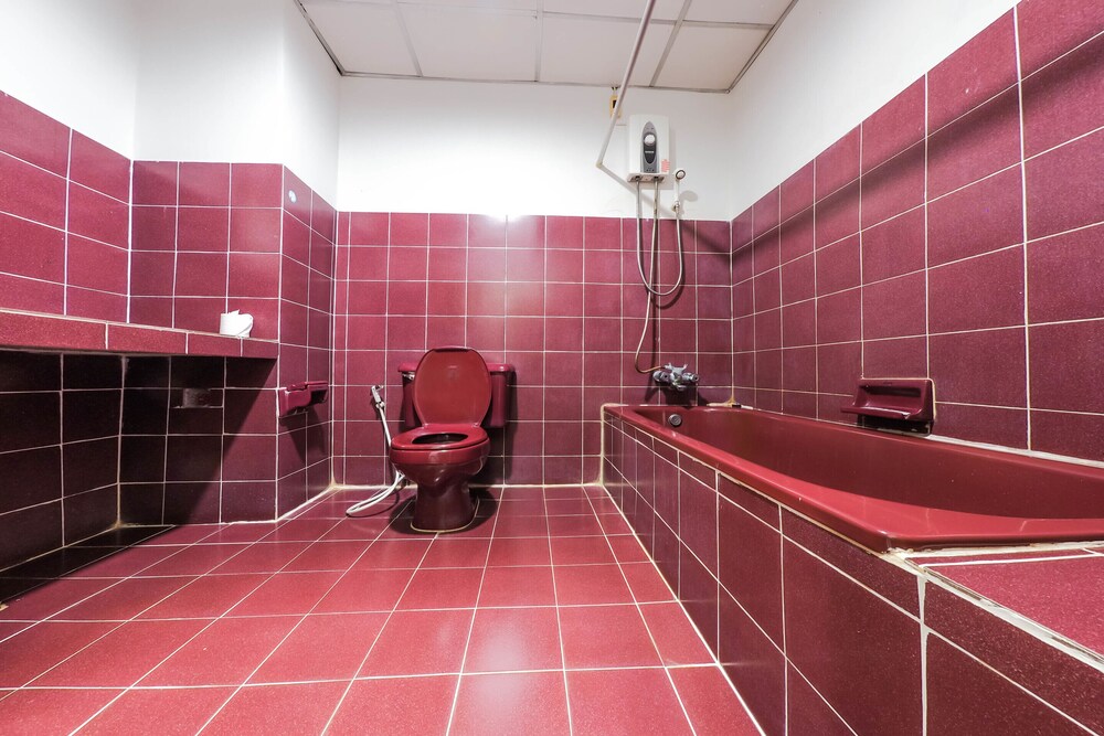 Dumrong Town Hotel by OYO Rooms
