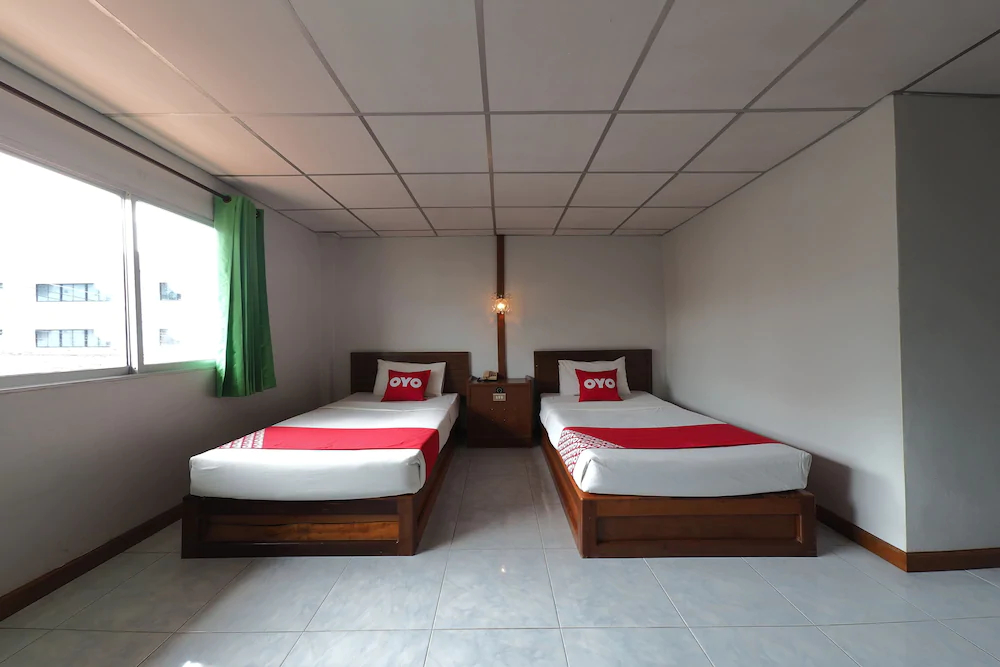 Dumrong Town Hotel by OYO Rooms
