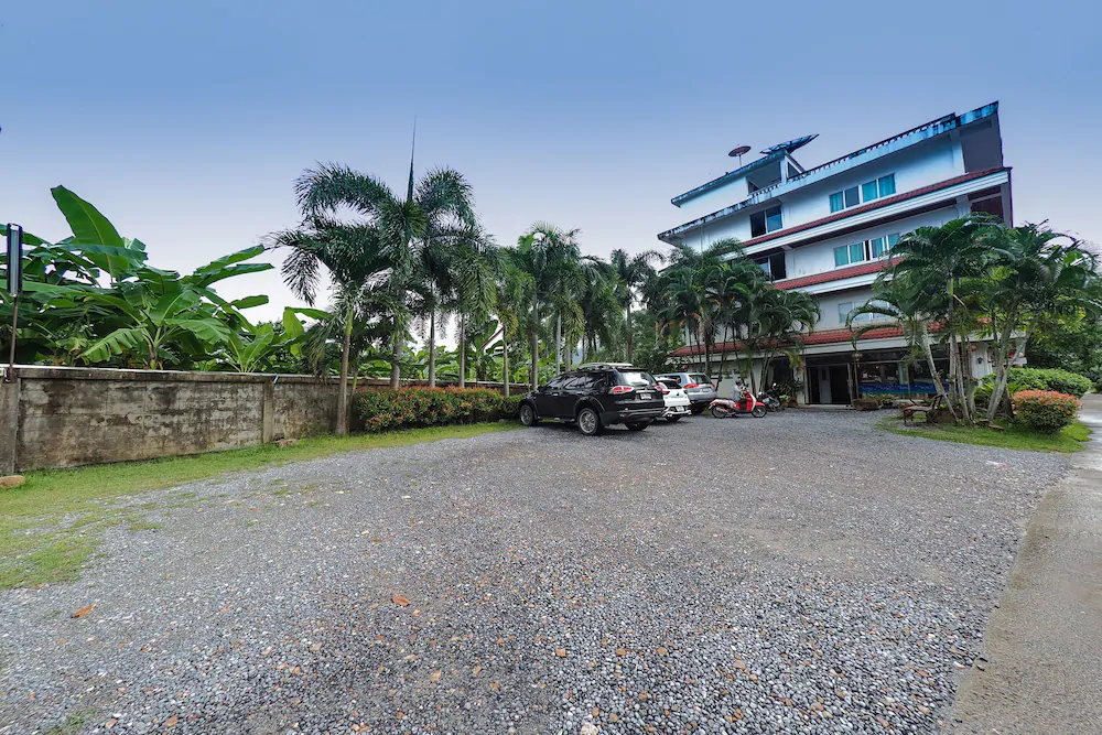 Dumrong Town Hotel by OYO Rooms