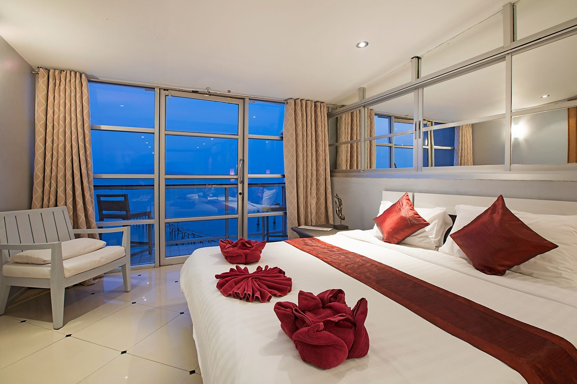 Enjoy Hotel
