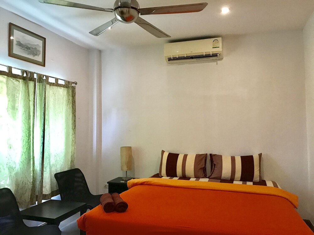 Hiranyika Cafe And Bed