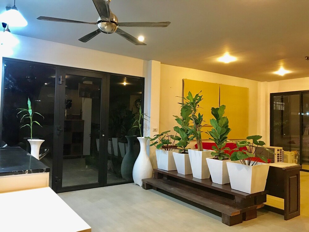 Hiranyika Cafe And Bed